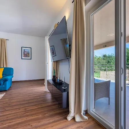 Apartment Livin Large In 700 M Vom - 1