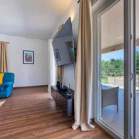 Livin Large In 700 M Vom - 1 Apartment